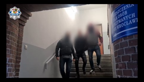 Dwóch 17-latków podejrzanych o pobicie na Bulwarze Dunikowskiego zatrzymanych [Wideo]