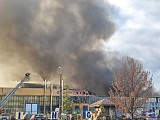 Pożar zakładu przy ul. Bystrzyckiej. Kłęby dymu nad Wrocławiem [Nowe zdjęcia]