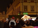 Rozbłysnęła choinka na wrocławskim rynku. Dzieci spotkały św. Mikołaja [Foto, Wideo]