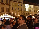 Rozbłysnęła choinka na wrocławskim rynku. Dzieci spotkały św. Mikołaja [Foto, Wideo]