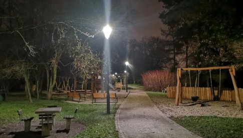 Nowe oświetlenie w Parku Bieńkowickim [Foto]