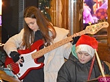 Uczniowie wrocławskich szkół muzycznych dali koncert na Jarmarku Bożonarodzeniowym [Foto]