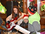 Uczniowie wrocławskich szkół muzycznych dali koncert na Jarmarku Bożonarodzeniowym [Foto]