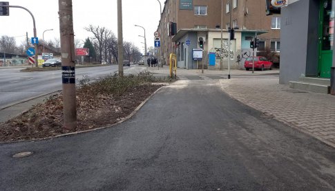 Nie tylko rozbudowa sieci rowerowej, ale również naprawa obecnych odcinków. Trwają prace remontowe na drogach rowerowych w mieście [Foto]