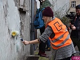 Zamalowali wulgarne napisy na ścianach budynków w ramach Światowego Dnia Walki z Dyskryminacją [Foto]