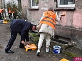 Zamalowali wulgarne napisy na ścianach budynków w ramach Światowego Dnia Walki z Dyskryminacją [Foto]