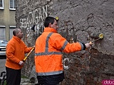 Zamalowali wulgarne napisy na ścianach budynków w ramach Światowego Dnia Walki z Dyskryminacją [Foto]