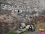 Zamalowali wulgarne napisy na ścianach budynków w ramach Światowego Dnia Walki z Dyskryminacją [Foto]