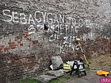 Zamalowali wulgarne napisy na ścianach budynków w ramach Światowego Dnia Walki z Dyskryminacją [Foto]