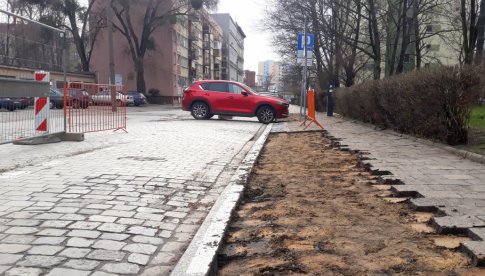 Trwa remont chodników na ul. Kolejowej i Prostej [Foto]