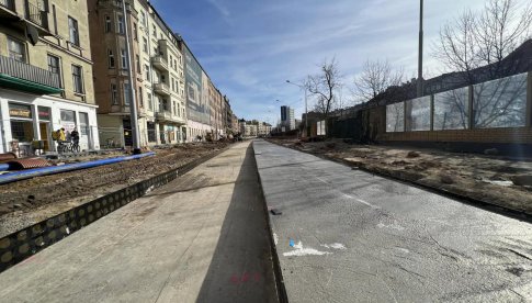 Postępują prace na ulicy Pomorskiej. Jest już podbudowa betonowa pod torowisko [Foto]