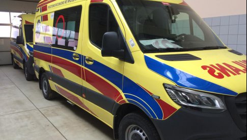 Dwa nowe ambulansy we flocie wrocławskiego Pogotowia Ratunkowego. W czerwcu do jednostki dotrą dwa kolejne [Foto, Szczegóły]