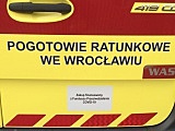 Dwa nowe ambulansy we flocie wrocławskiego Pogotowia Ratunkowego. W czerwcu do jednostki dotrą dwa kolejne [Foto, Szczegóły]