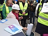 Przy murach nowego aquaparku zakopano kapsułę czasu. Jakie udogodnienia będzie miała nowa pływalnia? [ZOBACZ FOTO, WIDEO]