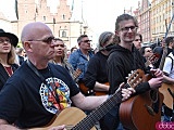 Rekord pobity! Prawie 8 tysięcy gitarzystów zagrało słynny utwór Jimiego Hendrixa na wrocławskim Rynku [Foto, Wideo]