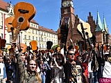 Rekord pobity! Prawie 8 tysięcy gitarzystów zagrało słynny utwór Jimiego Hendrixa na wrocławskim Rynku [Foto, Wideo]