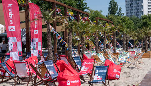 Wystartował 20. wrocławski beach bar. Gdzie dokładnie się znajduje i dlaczego jest wyjątkowy?