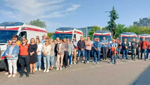 Konwój 17 karetek i TIR wyruszyły do Ukrainy [Foto]