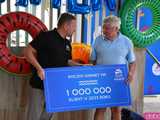 Milionowy klient odwiedził wrocławski aquapark. Teraz może go odwiedzać, ile tylko zechce przez cały rok! [FOTO]