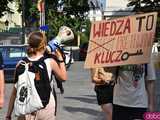 Młodzieżowy Strajk Klimatyczny ruszył ulicami Wrocławia [FOTO]