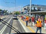 Historyczny moment! Pierwszy tramwaj przejechał przez TAT na Nowy Dwór: Trwają testowe przejazdy ulicą Strzegomską [FOTO]