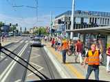 Historyczny moment! Pierwszy tramwaj przejechał przez TAT na Nowy Dwór: Trwają testowe przejazdy ulicą Strzegomską [FOTO]