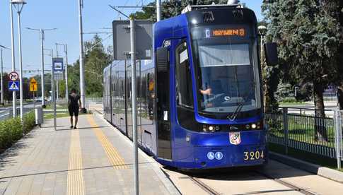 [FOTO] Tak prezentuje się nowa pętla autobusowo-tramwajowa na Nowym Dworze. Od niedzieli dojeżdżają tam dwie linie tramwajowe