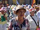 [FOTO] Młodzi duchem, dojrzali stażem - Marsz Kapeluszy zainaugurował tegoroczne Dni Seniora