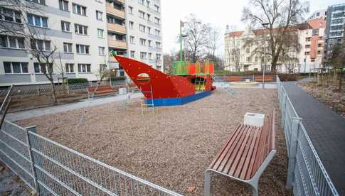 [FOTO] Nowy plac zabaw na Szczepinie rośnie w oczach 