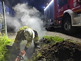 Strażacy uratowali psa, który utknął w przepuście 