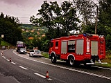 Pożar samochodu i kolizja busa w Bardzie