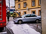Pożar samochodu i kolizja busa w Bardzie