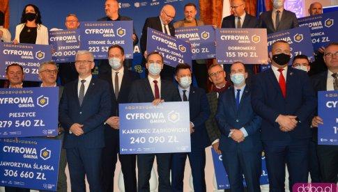 Cyfrowa Gmina - minister wręczył granty samorządowcom