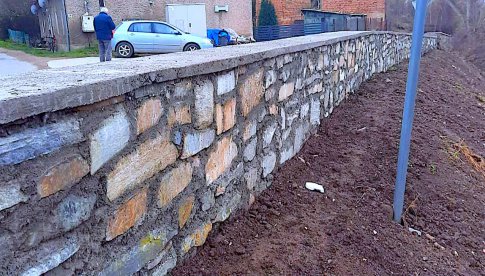 Rekonstrukcja kolejnego odcinka muru oporowego w Doboszowicach zakończona