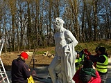 W Grocie Perseusza przy Pałacu Marianny Orańskiej zainstalowano marmurową rzeźbę herosa