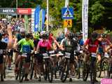 Setki rowerzystów na Bike Maratonie w Bardzie
