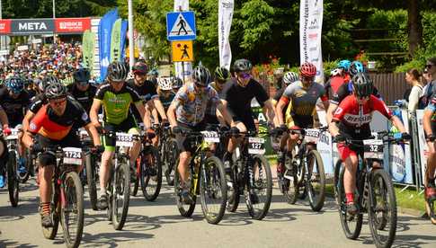 Setki rowerzystów na Bike Maratonie w Bardzie