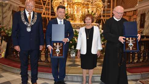 Ksiądz Mirosław Grakowicz i Michał Dworczyk Honorowymi Obywatelami Miasta i Gminy Bardo 