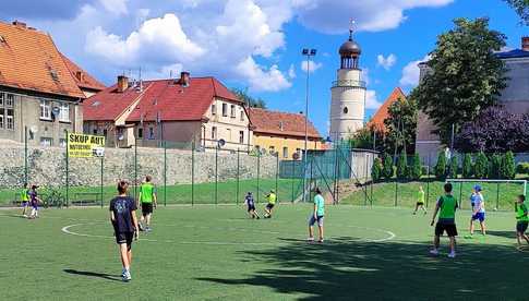 Tydzień z piłką nożną i siatkonogą