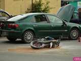 Osobówka wjechała w motocykl na Żeromskiego