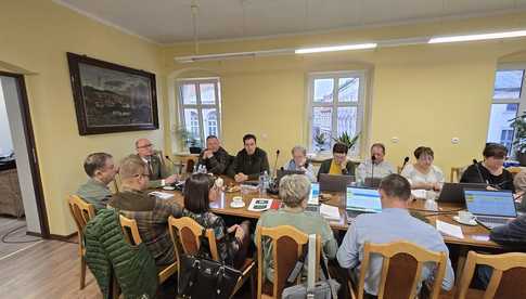 [FOTO] Kluczowe tematy X sesji Rady Miejskiej w Złotym Stoku - najważniejsze decyzje 