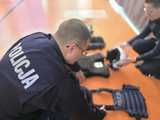 [FOTO] Czy młodzież z Barda zasili szeregi Policji? Spotkanie edukacyjne w Bardzie