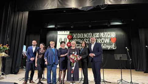 [FOTO] Seniorzy zaprezentowali swoją twórczość artystyczną. Znamy laureatów tegorocznej 11. edycji Przględu Seniorów 