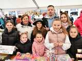 [WIDEO/FOTO] Bogato zastawione stoiska, konkursy i występy podczas Jarmarku Wielkanocnego w Ziębicach