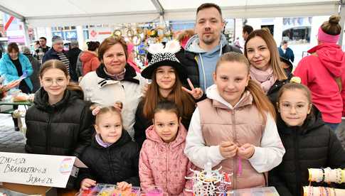 [WIDEO/FOTO] Bogato zastawione stoiska, konkursy i występy podczas Jarmarku Wielkanocnego w Ziębicach