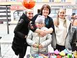 [WIDEO/FOTO] Bogato zastawione stoiska, konkursy i występy podczas Jarmarku Wielkanocnego w Ziębicach