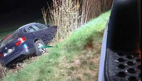 Samochód osobowy wypadł z drogi w Mąkolnie