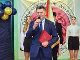 [FOTO] Najlepsi uczniowie klas maturalnych w naszym powiecie zostali wyróżnieni podczas uroczystego zakończenia roku