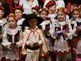 [FOTO] Pierwsza uroczystość z okazji Święta Konstytucji 3 maja za nami! Przedszkolaki z Ząbkowic oczarowali publiczność swoją akademią 