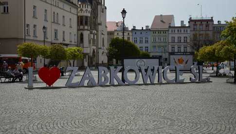 Fotowoltaika, zieleń i nowe chodniki. Dwie duże inwestycje ruszyły w centrum Ząbkowic Śląskich